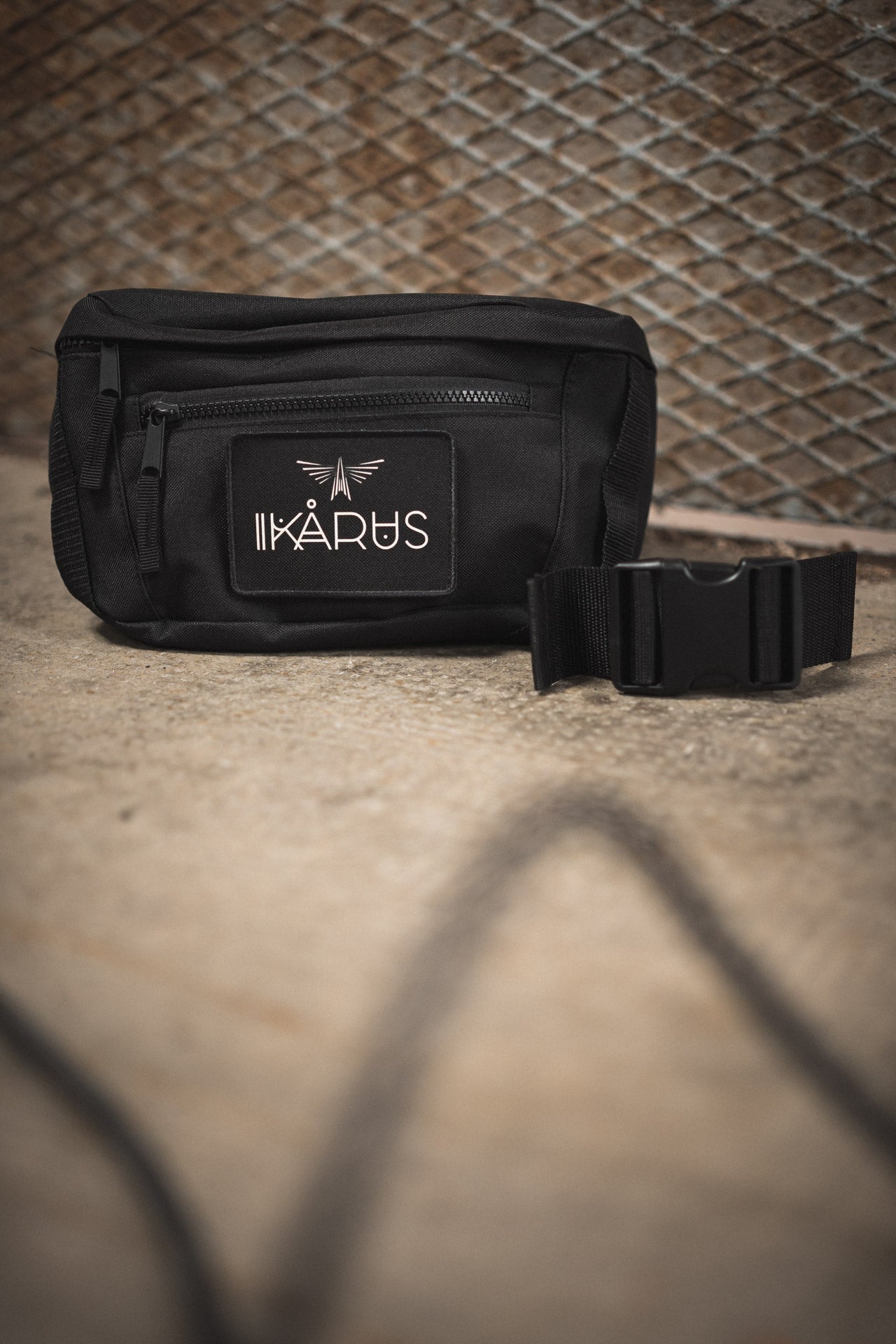 IKARUS Hip Bag — Black