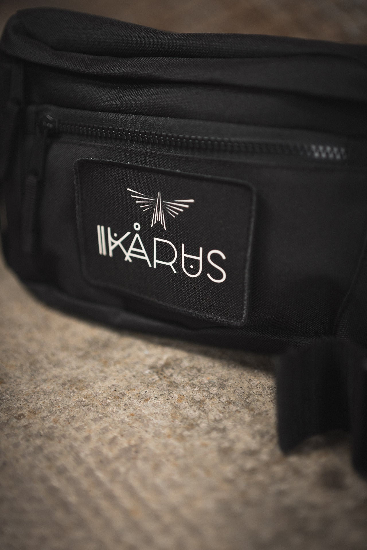 IKARUS Hip Bag — Black